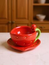 Чашка с блюдцем Клубничка
